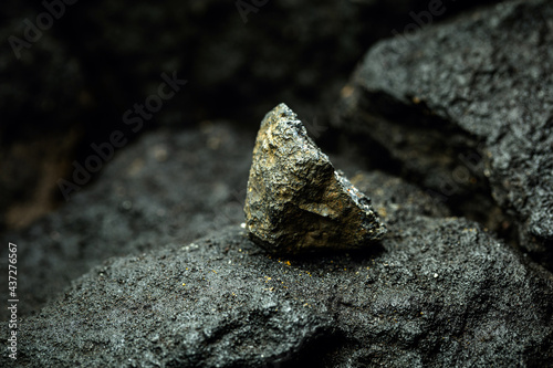Schilderij op canvas bauxite ore in mines, mining concept, aluminum production