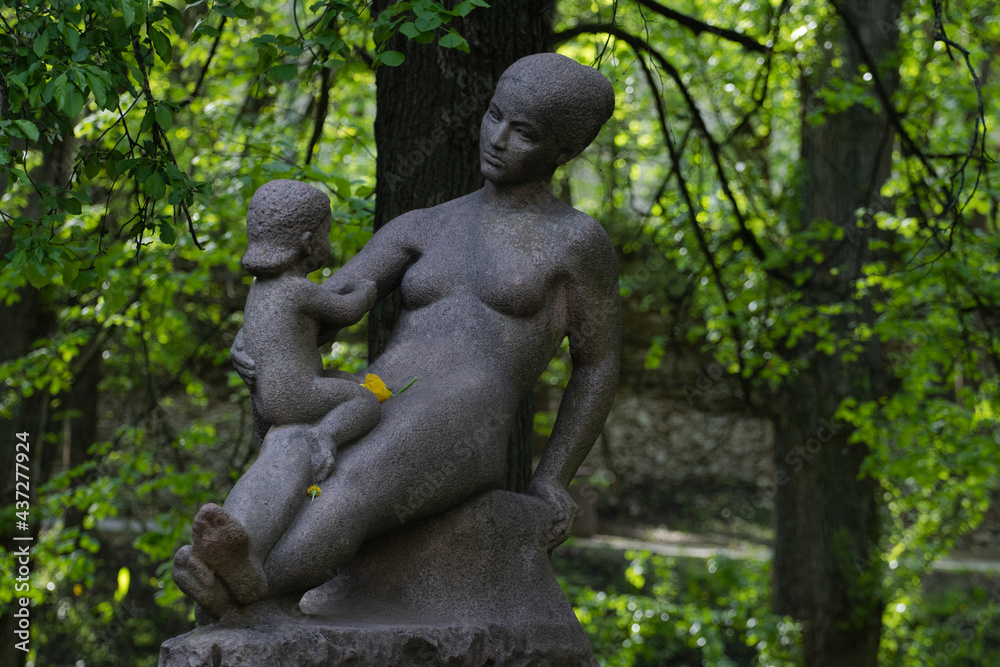 Statue of mother and baby