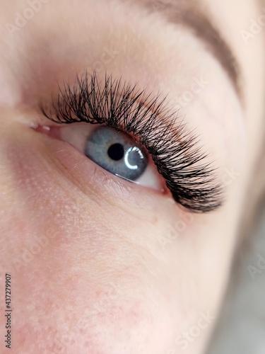 Canvas Print Lash extensions in beauty salon macro blue eye top view
