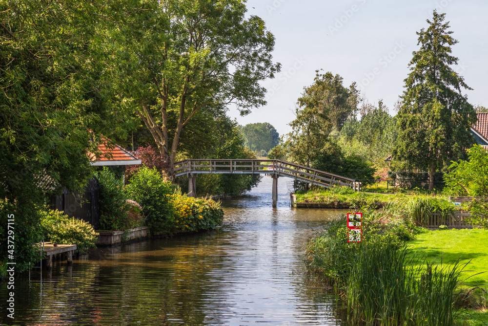 The well-known small bridge of the Elfstedentocht in the hamlet of Bartlehiem in Friesland