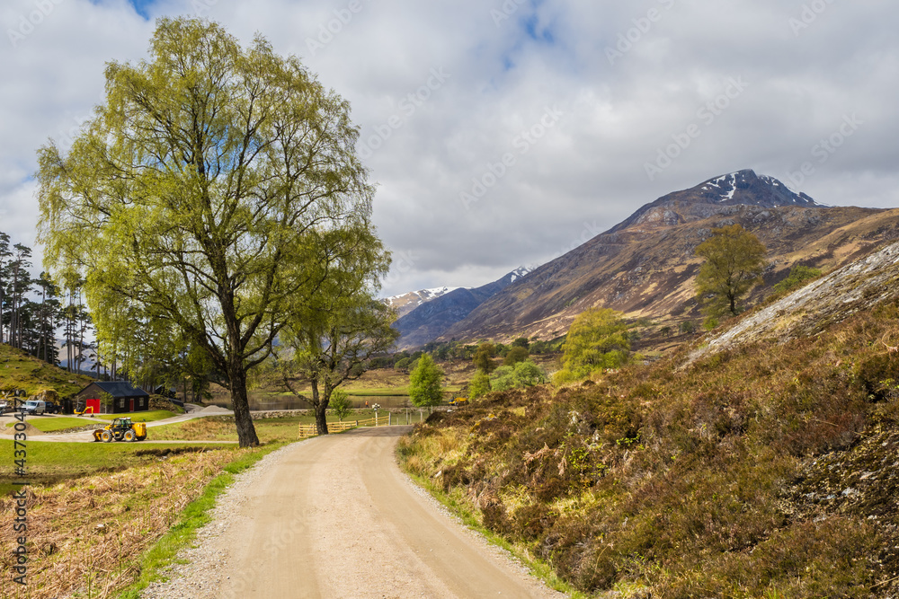 The Affric Kintail Way is a fully signposted, superb cross-country route for walkers and mountain bikers stretching almost 44 miles from Drumnadrochit on Loch Ness to Morvich in Kintail by Loch Duich.