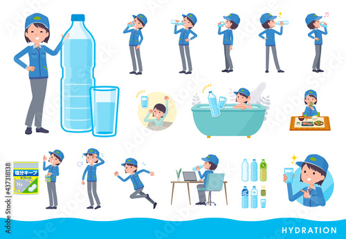 水を飲む配送員女性のセット
