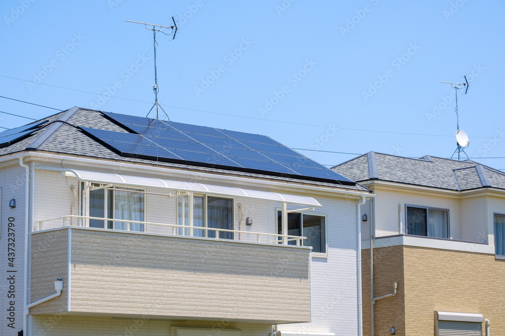 ソーラーパネルのある家 太陽光 発電 エコシステム ソーラーパネルのある家 太陽光 発電 エコシステム