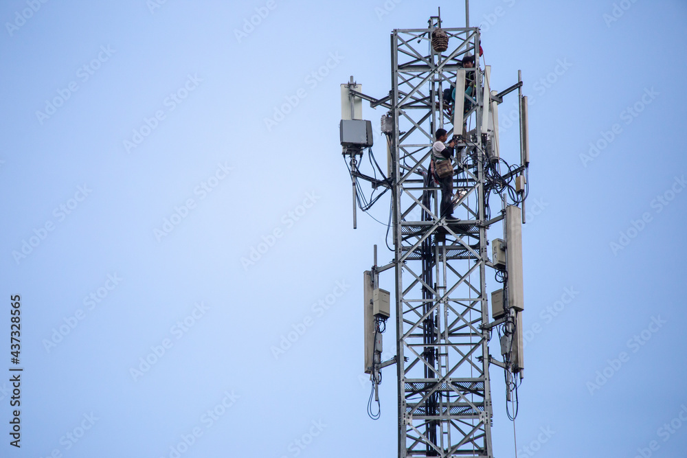 transmitter atop a cell phone pole About to be upgraded from 4g to 5g. High-risk electrical engineer job in Thailand. transmitter atop a cell phone pole About to be upgraded from 4g to 5g. High-risk electrical engineer job in Thailand.