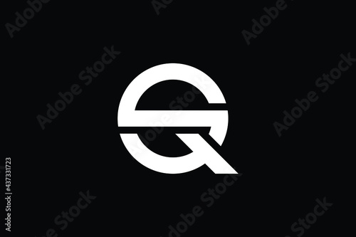 QS letter logo design on luxury background. SQ monogram initials letter logo concept. QS icon design. SQ elegant and Professional letter icon design on black background. Q S SQ QS