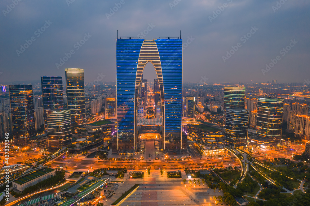 Obraz premium Aerial view of the skyline in Suzhou at night.