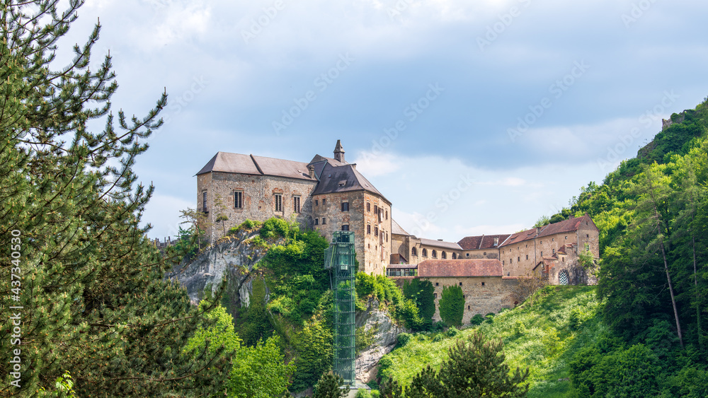 Burg Rabenstein inder Steiermark bei Frohnleiten, Österreich - Vorderansicht