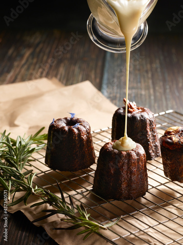 chocolate cake with whie chocolate