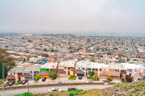 Panoramic view of the city of San Francisco in a residential area from a high hill © KseniaJoyg