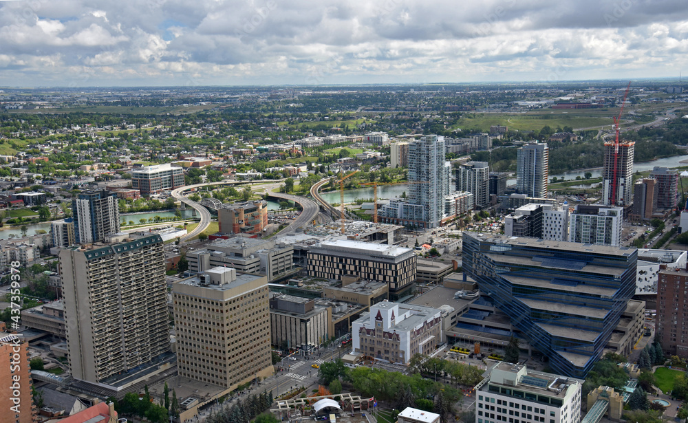 Fototapeta premium view of downtown calgary, alberta, canada, from the calgary tower