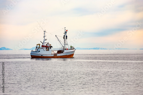 Fotografie Whaling ship with a harpoon and a lookout man on the mast