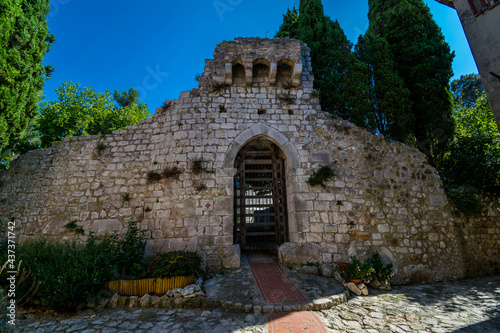 La Turbie village de la Côte d'Azur, surplombant Monaco.	 photo