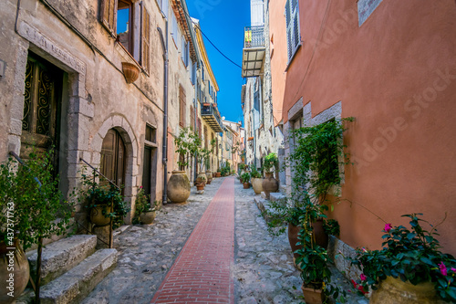 La Turbie village de la C  te d Azur  surplombant Monaco. 