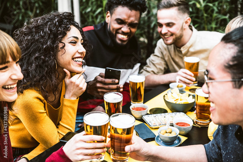 Canvas Print Happy diverse friends drinking beer at brewery pub - Group of young people havin