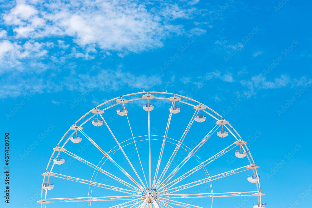 Fototapeta premium Ferris Wheel with Blue Sky and clouds