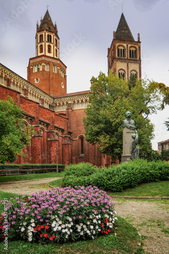 The Basilica of St. Andrew is a beautiful monument of early Italian Gothic, retaining the features of the Romanesque style. 