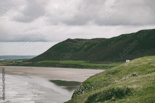 Canvastavla Swansea's Rhossili Bay on the Gower Peninsula is the only European beach worthy of a place on Suitcase’s top 10 beaches in the world list for 2017