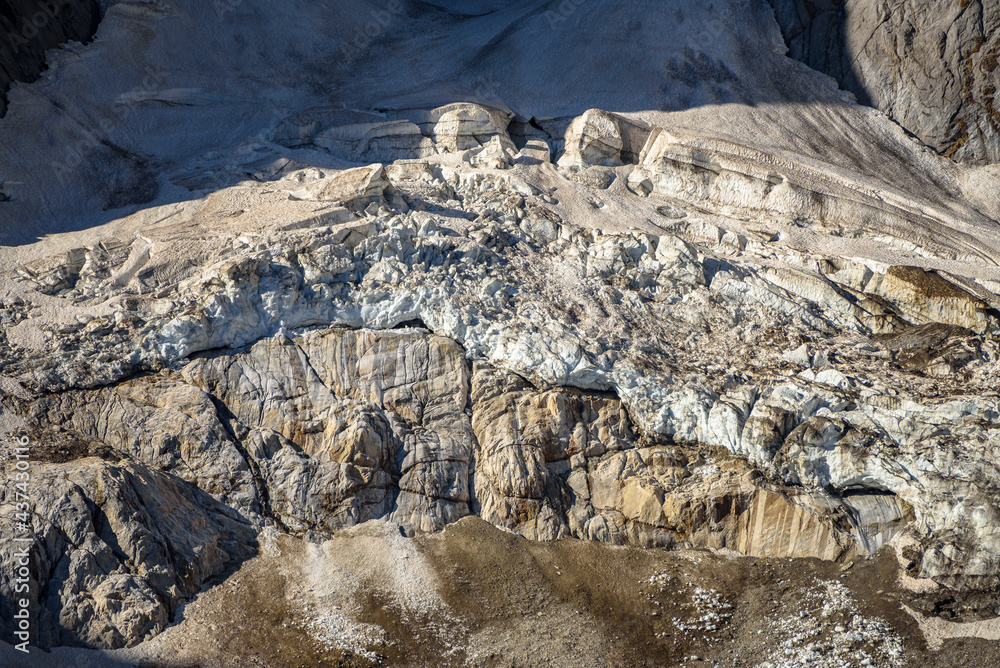 Oulettes Glacier, in the Vignemale massif, seen from the Oulettes de Gaube Refuge (Pyrenees National Park, Cauterets, France)