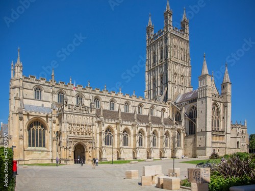 Fototapeta Naklejka Na Ścianę i Meble -  Gloucester cathedral - Cathedral Church of St Peter and the Holy and Indivisible Trinity, in Gloucester, England