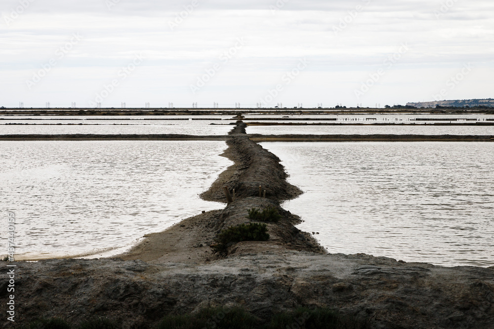 Vue sur les salin de la palme, effet de symétrie. Région de Narbonne France. Vue sur les salin de la palme, effet de symétrie. Région de Narbonne France.