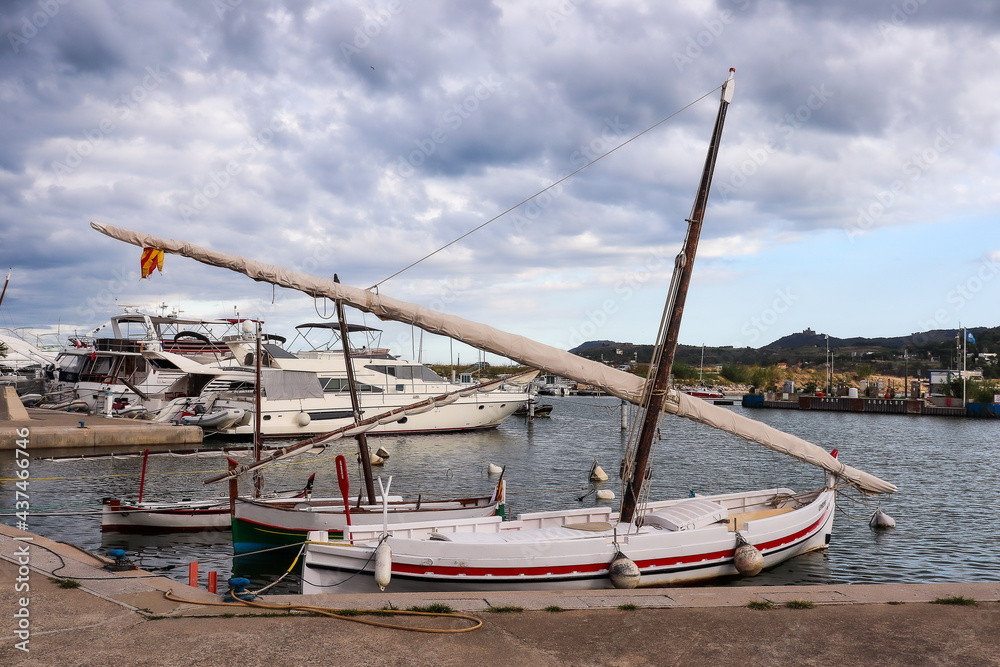 Occitanie - Pyrénées orientales - Argelès sur Mer - Bateaux dans le port de plaisance Occitanie - Pyrénées orientales - Argelès sur Mer - Bateaux dans le port de plaisance