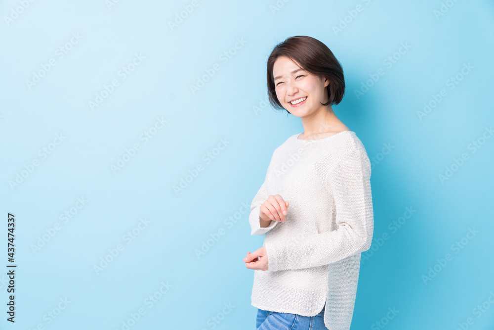 笑顔の女性