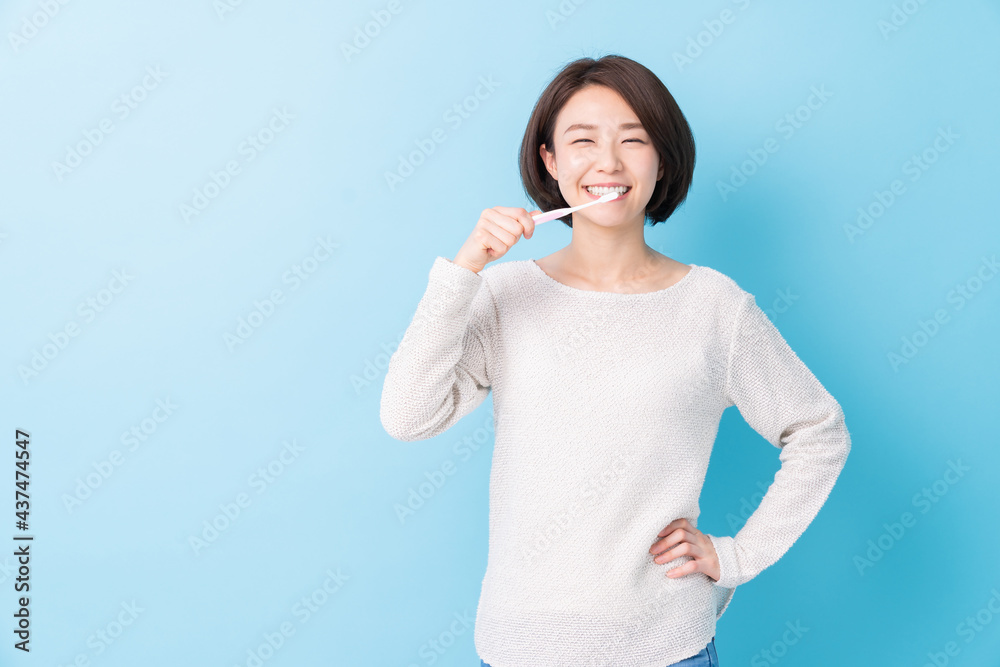 女性 歯磨き 女性 歯磨き