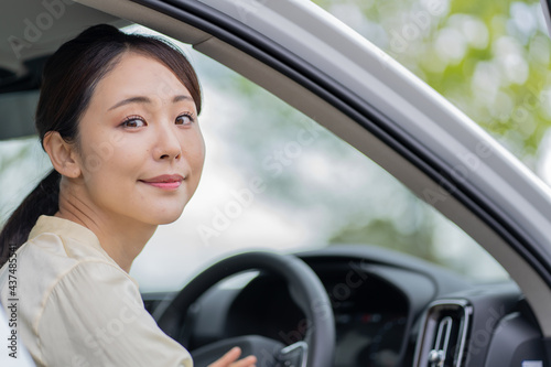 車 女性 ポートレート