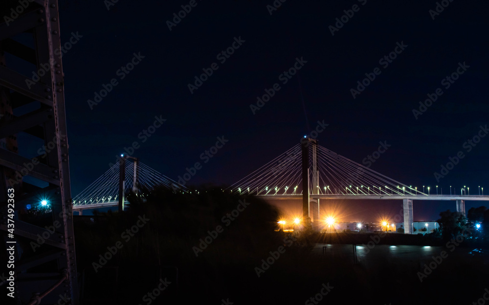 Obraz premium Bridge in the night light