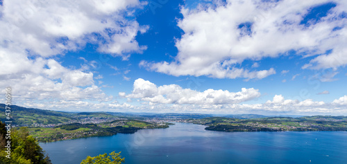 Panoramafoto, Sicht hoch über dem Vierwaldstättersee, Bürgenstock, Schweiz © jayjay