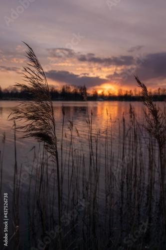 Fototapeta Naklejka Na Ścianę i Meble -  Lake and sunset