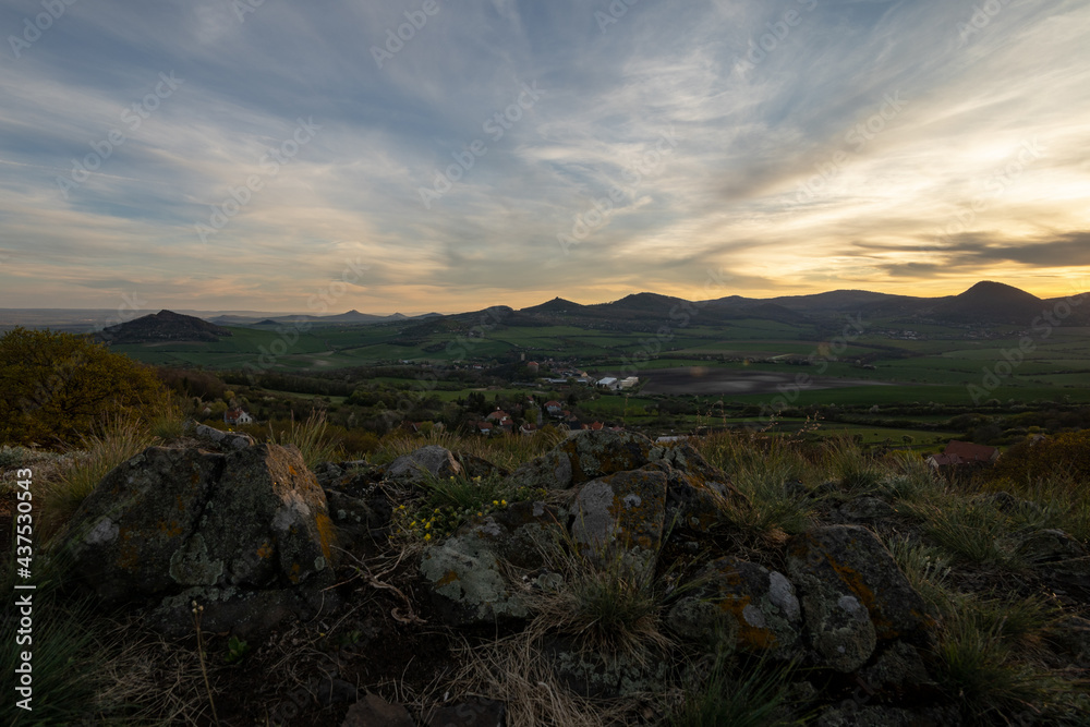 Obraz premium sunset in the mountains