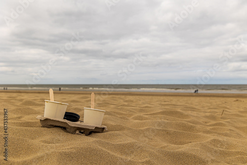 Coffee to go on the beach litter