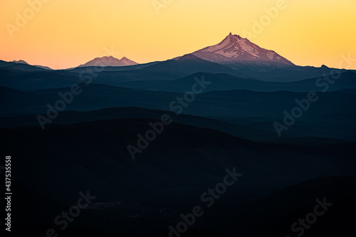 Fototapeta Naklejka Na Ścianę i Meble -  mountain at sunset