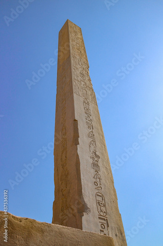  エジプト・カルナック神殿内のハトシェプスト女王のオベリスク