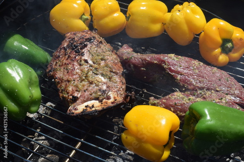 Barbecue grillades viande poivron repas cuisine photo