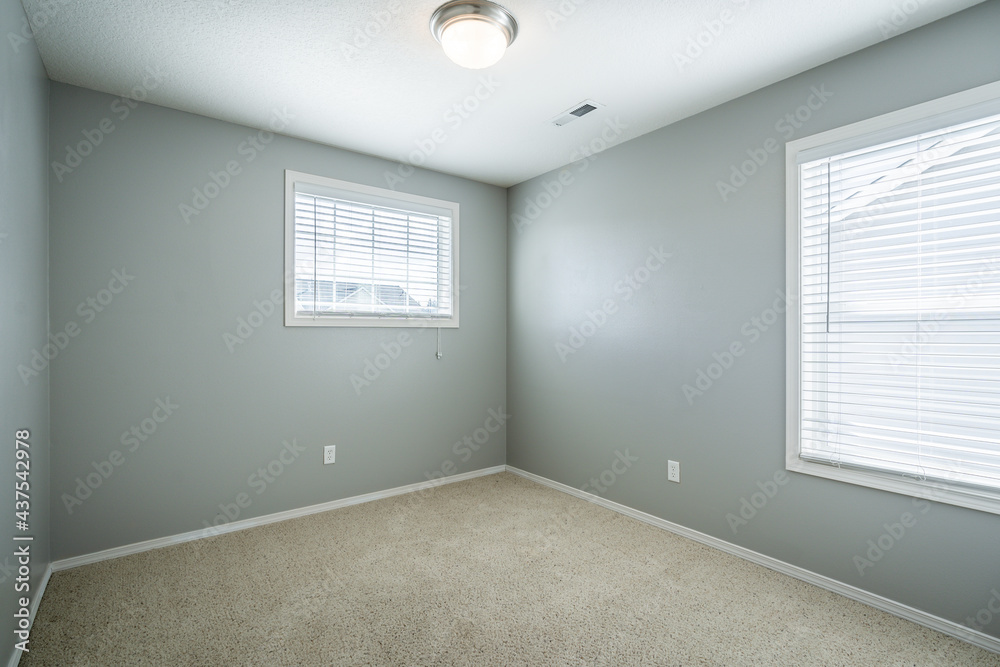 Fototapeta premium empty room with windows