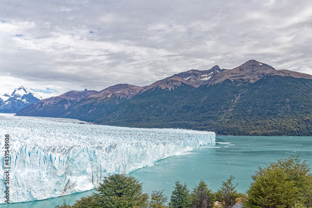 Obraz premium Glacier Perito Moreno - Most important tourist attractions.