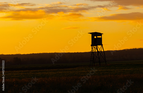 Ein Hocstand in Niederösterreich bei einem wunderschönen Sonnenuntergang photo