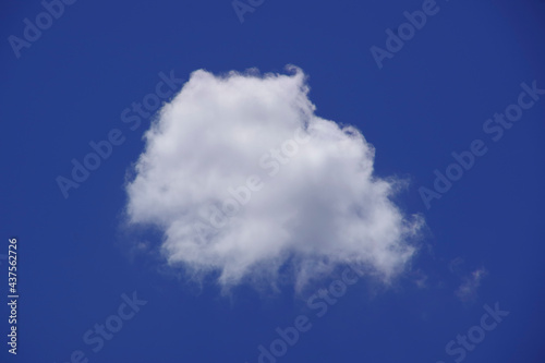 Fototapeta Naklejka Na Ścianę i Meble -  Round, white cloud against the blue sky.
