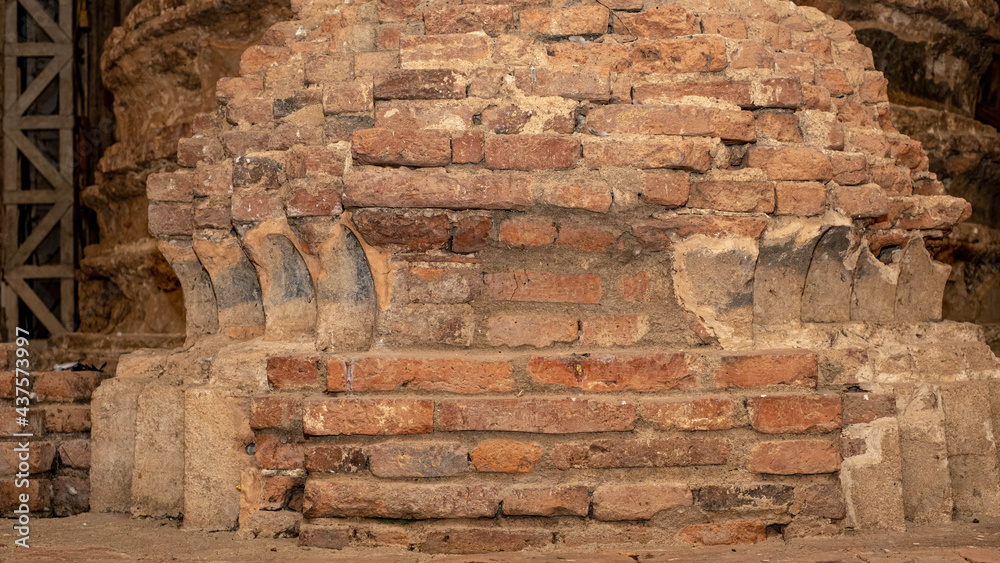 Red brick walls that have been lined up for hundreds of years at the temple walls.