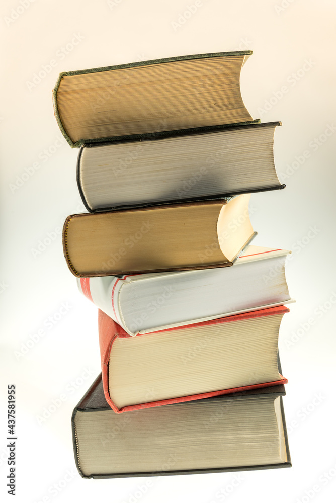 Stapel dicker Bücher für die Bildung Stapel dicker Bücher für die Bildung
