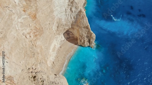 Fototapeta Naklejka Na Ścianę i Meble -  navagio shipwreck beach in zakynthos greece