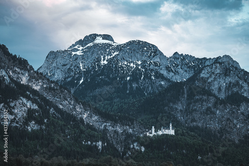 schloss neuschwanstein vor dem Tegelberg