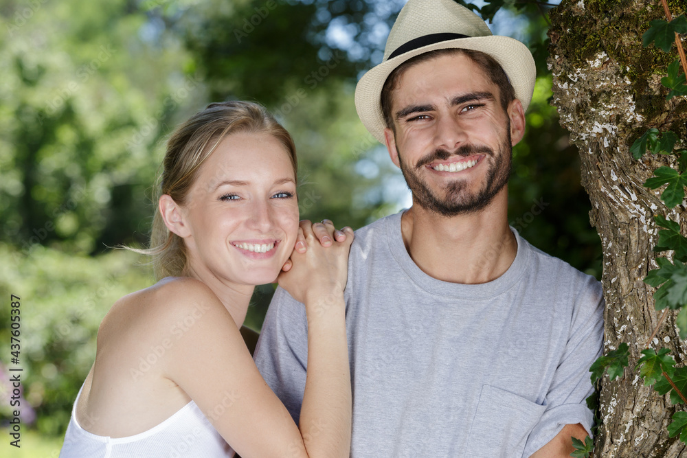 Fototapeta premium newly married couple in the park