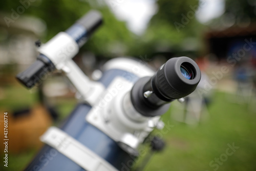 Shallow depth of field (selective focus) image with a telescope.