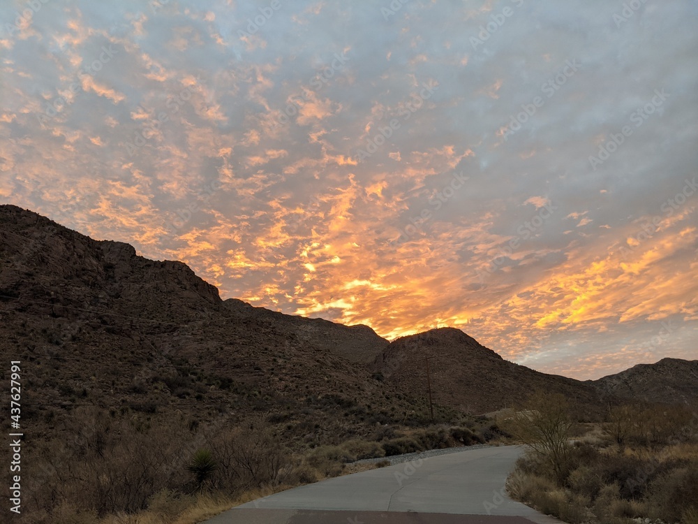 Fototapeta premium sunset in the mountains