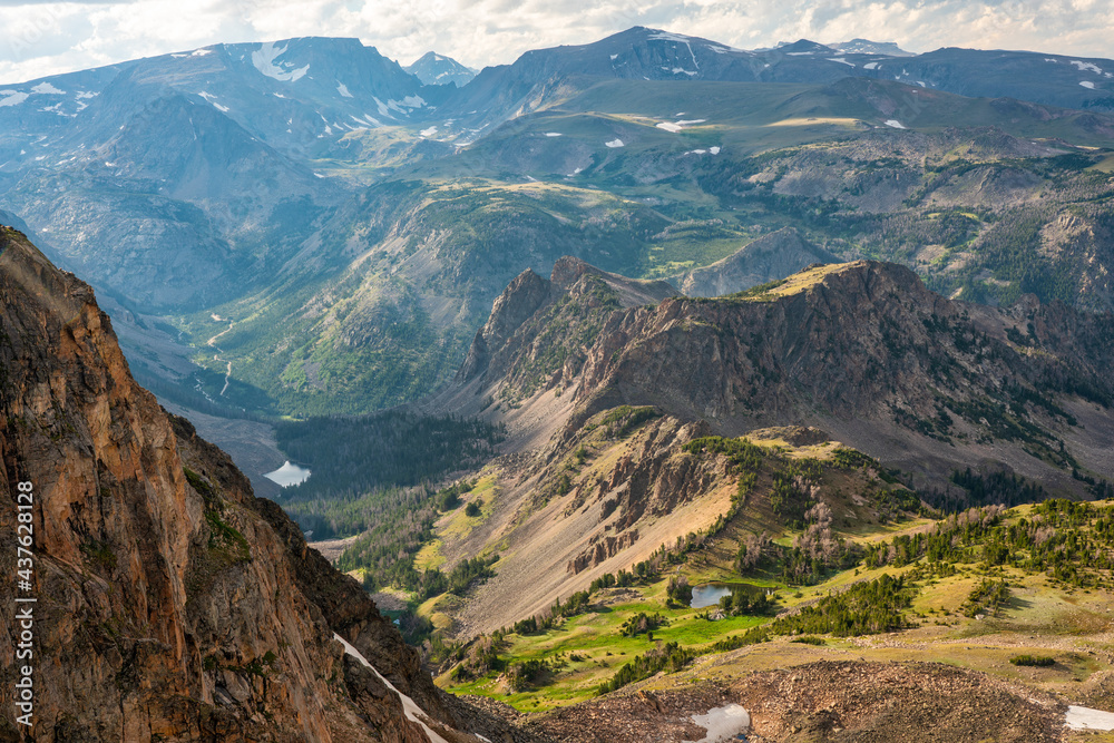 Fototapeta premium Dramatic overlook on the Beartooth Scenic Byway 