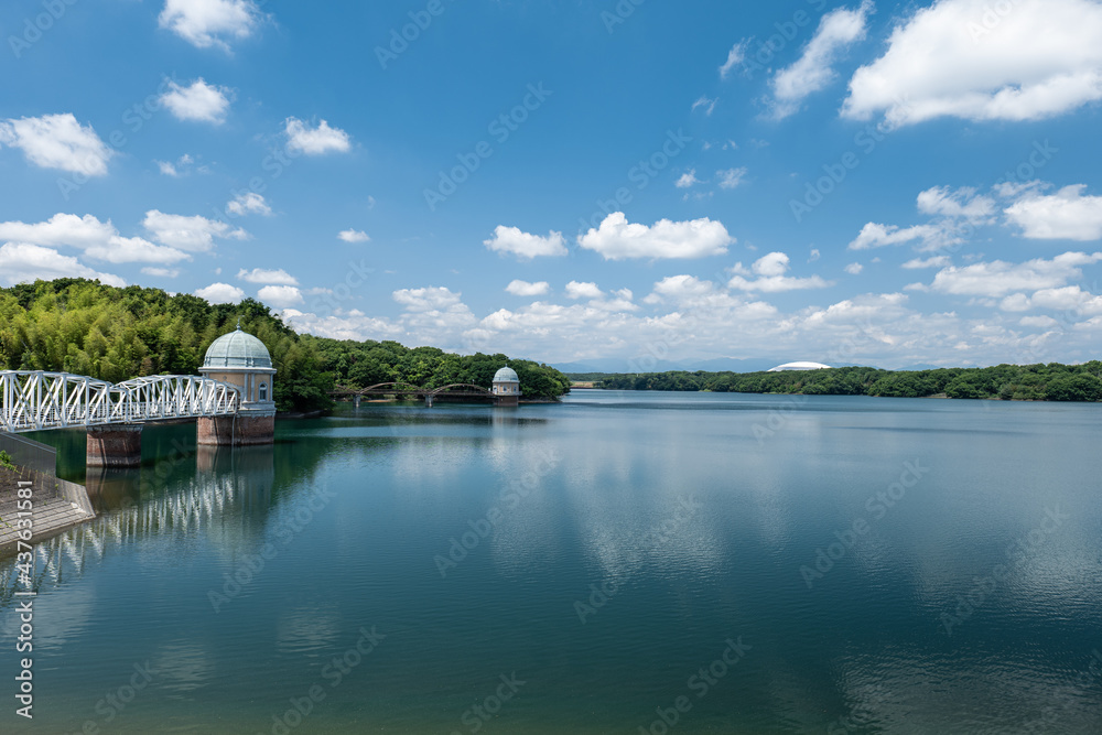 初夏の村山貯水池（多摩湖）の風景　