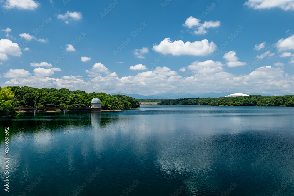 初夏の村山貯水池（多摩湖）の風景　